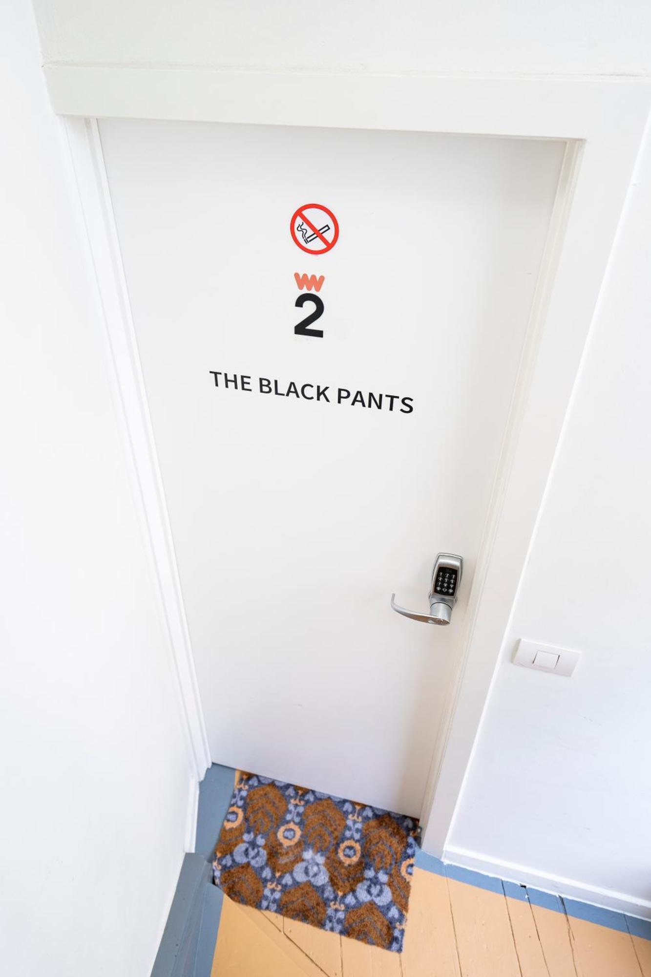 Shway - The Black Pants Antwerp Exterior photo